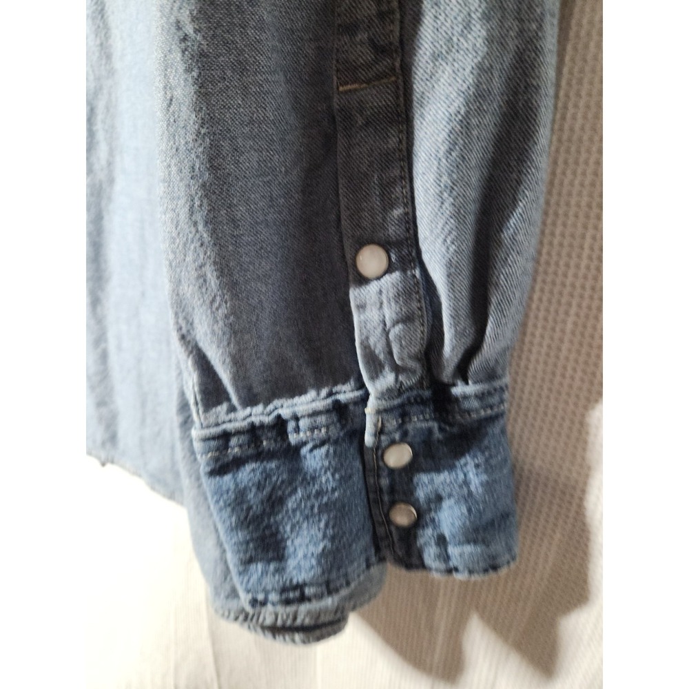 Levi's Dylan Oversize The Western Shirt Denim In Reverse Pearl Snap - 1X - Picture 3 of 5